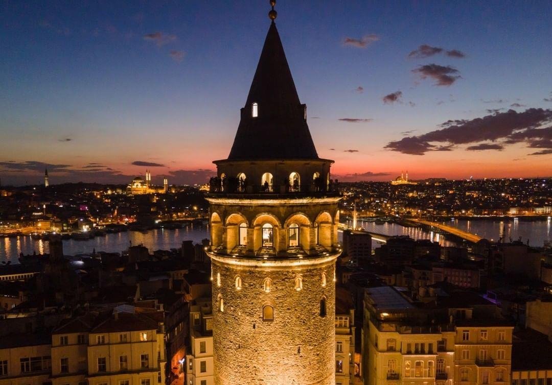 Galata’dan Beyoğlu’na: Modern İstanbul’un Ruhu